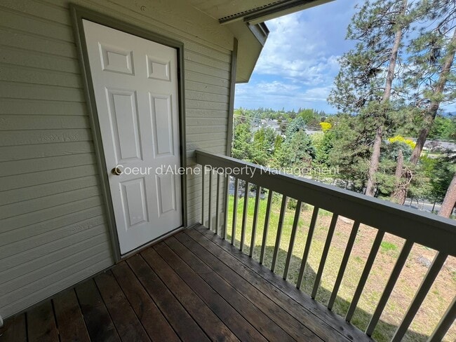 Building Photo - 2 bed, 2 bath condo