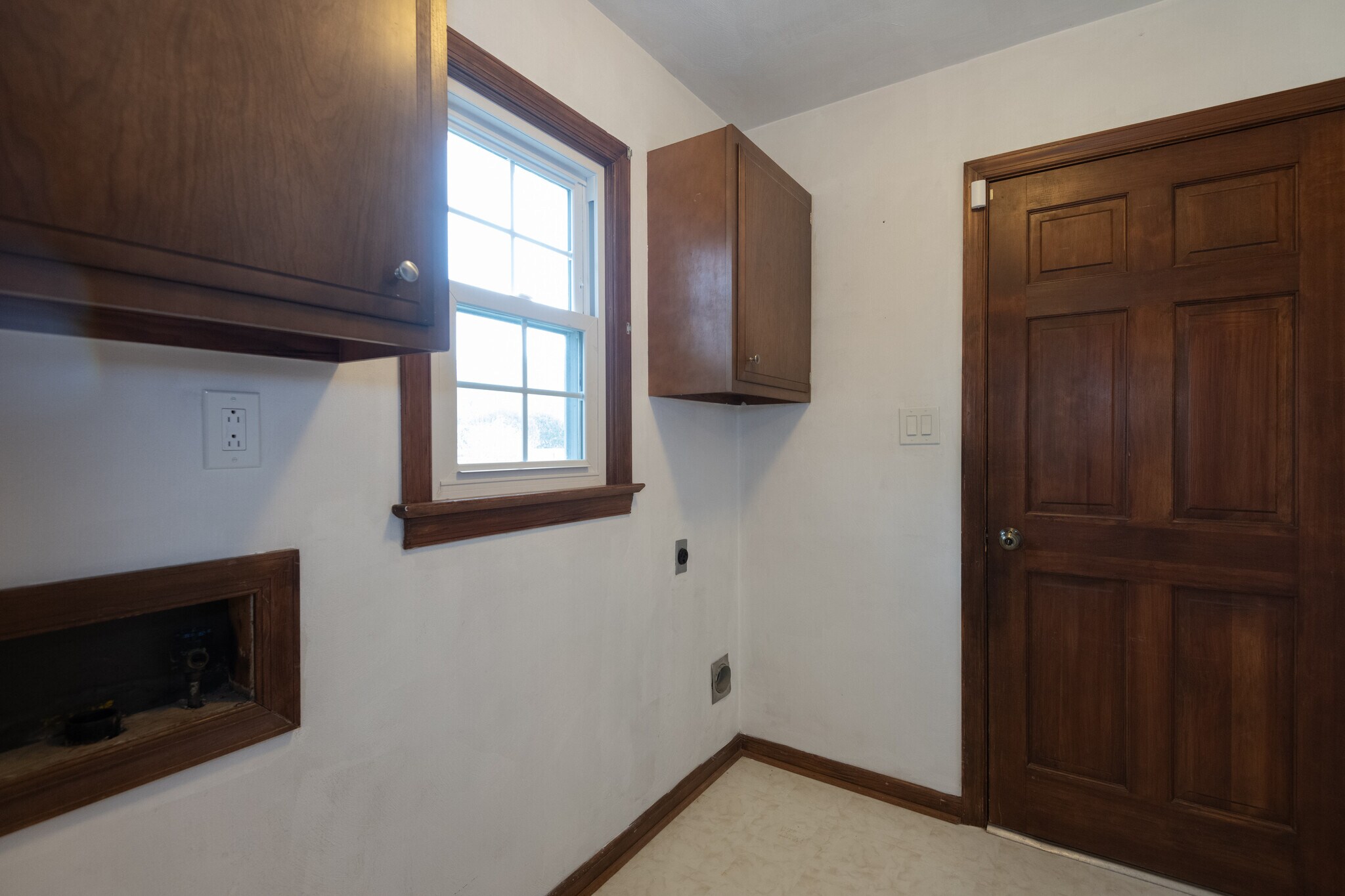 Building Photo - 561 Summit Ridge Dr