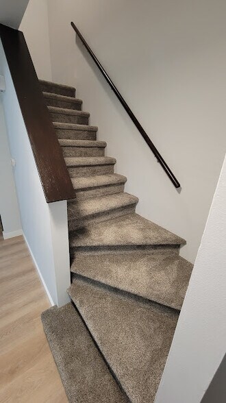Staircase - 526 Hartridge Dr
