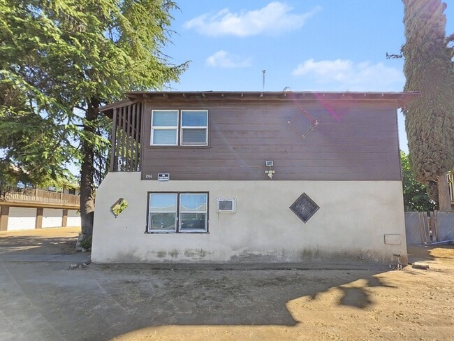 Building Photo - 1916 E Hunter Ave