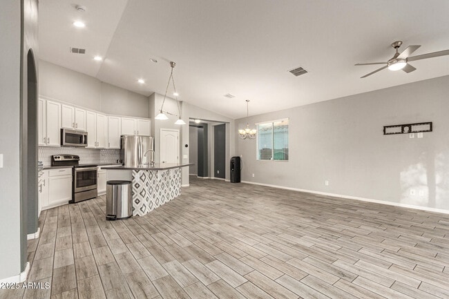 Building Photo - 743 E Constance Wy