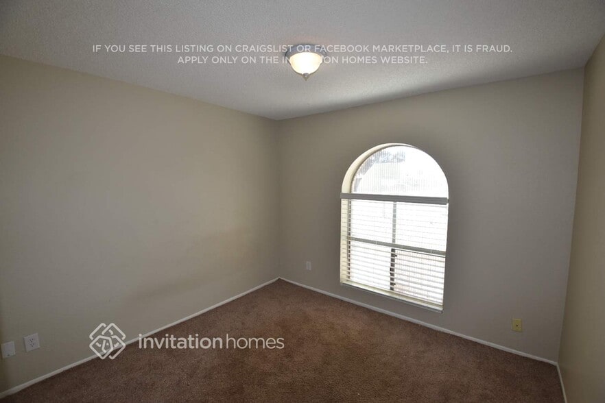 Building Photo - 10639 N 48th Dr