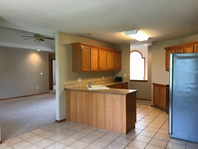 Building Photo - Walkout Basement Home Must See