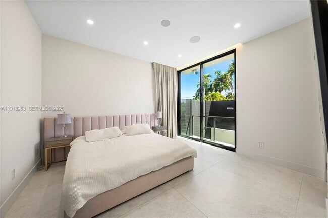 Building Photo - 1102 Washington St