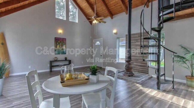 Building Photo - 1420 Munras Ave