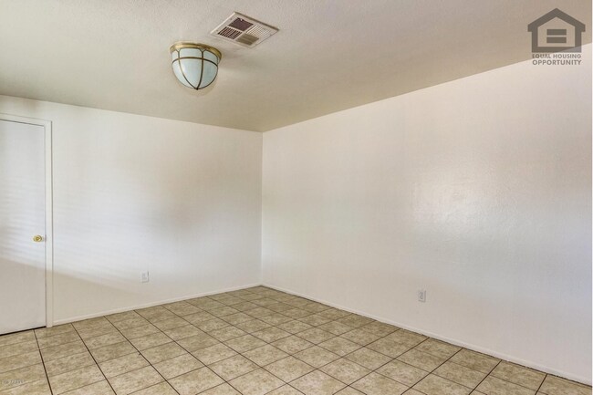 Building Photo - 6321 W Whitton Ave