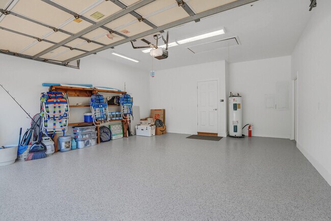 Building Photo - 8951 SE Marina Bay Dr