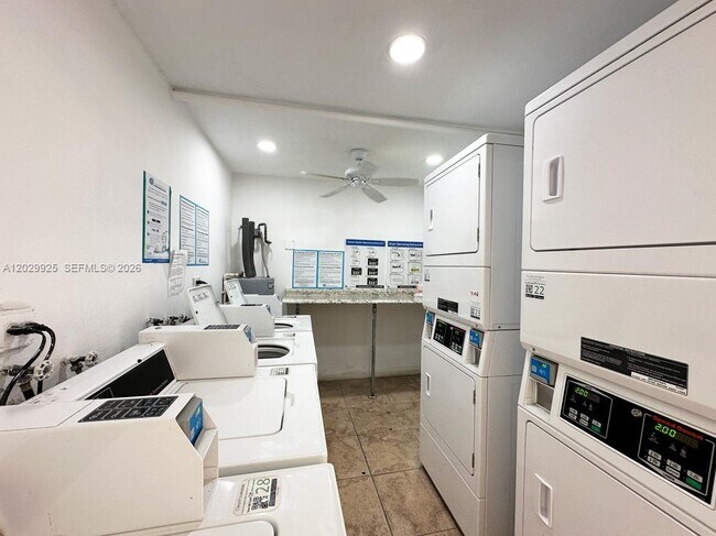 Building Photo - 8601 SW 68th Ct