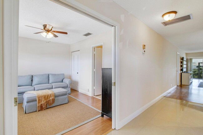 Building Photo - 2730 SW 13th St