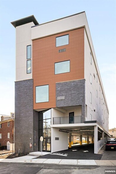 Primary Photo - Lux Lofts