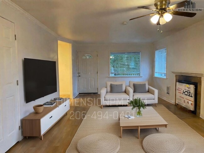 Building Photo - Cozy 2bed 1Bath with fenced backyard in Kent!