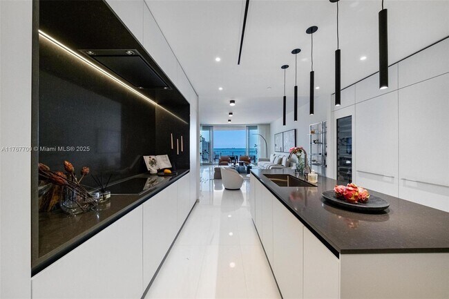 Building Photo - 300 Biscayne Blvd Way