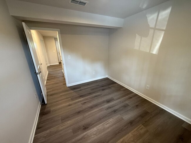 Building Photo - Beautiful Townhome!!