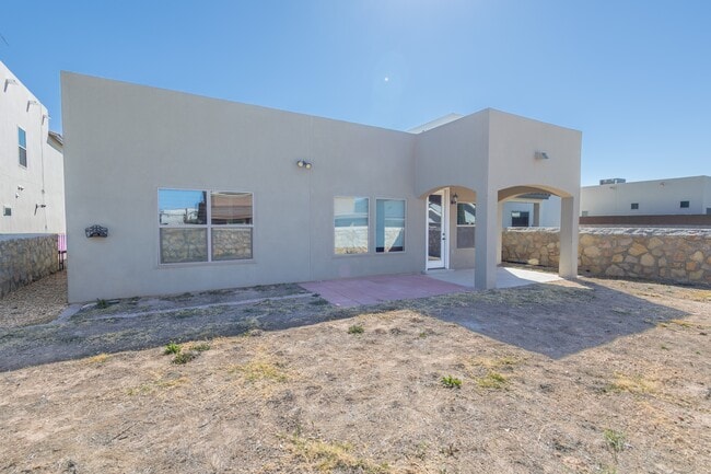 Building Photo - 3135 Red Creek