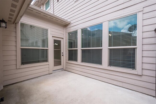 Building Photo - 9215 Monarch Mist Ln