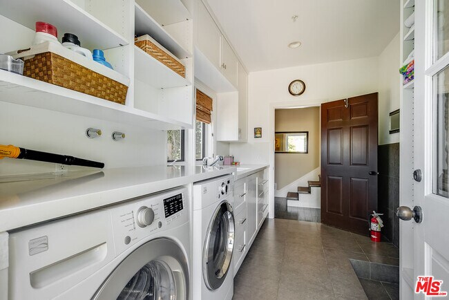 Building Photo - 2962 Valmere Dr