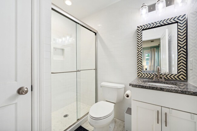 Building Photo - Available Early August! Beautiful 3-bedroo...