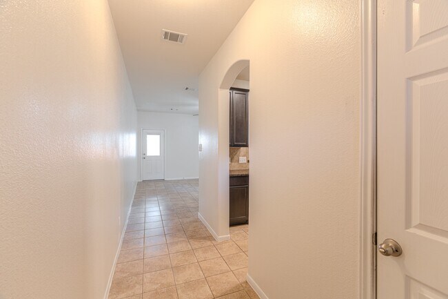Building Photo - 13527 Vista De Oro St