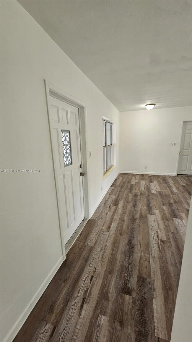 Building Photo - 123 SW 68th Ave