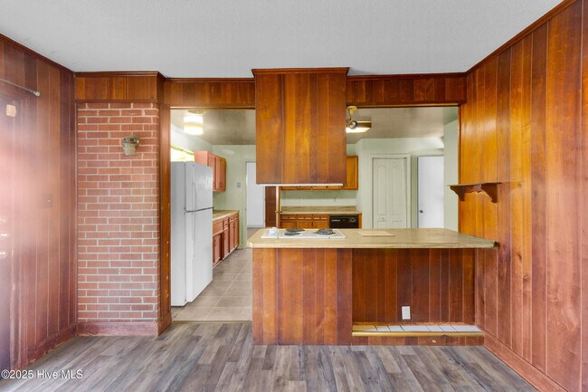 Building Photo - 2307 Woodland Ave