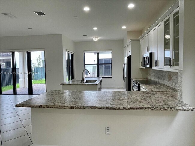 Building Photo - 3316 W 98th Pl