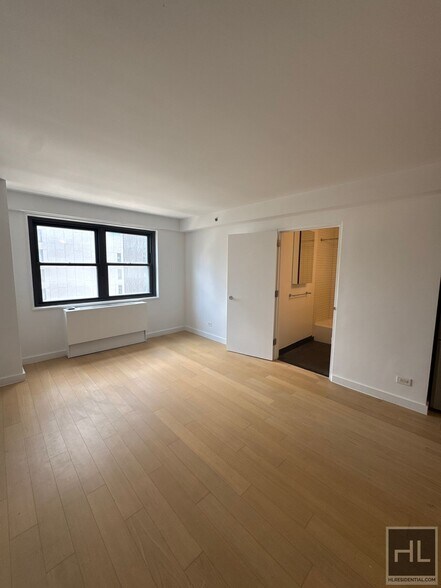 Primary Photo - East 39th Street