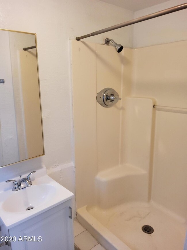 Building Photo - 909 S 35th Ave