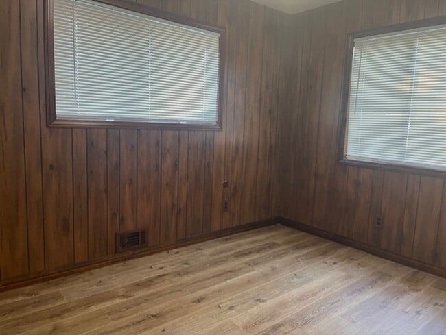 Building Photo - Amazing Mountain Views...