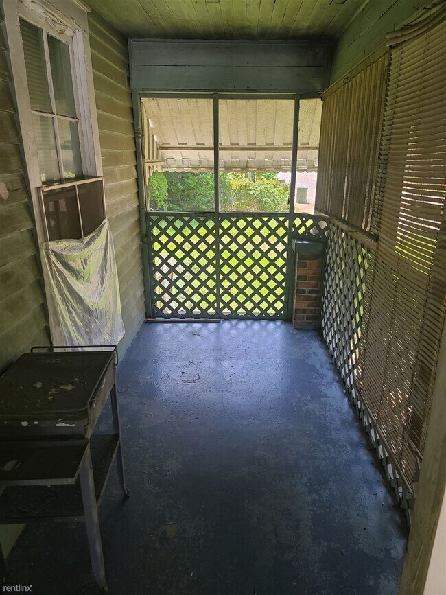 Building Photo - 2 br, 1 bath House - 651 Hall Street