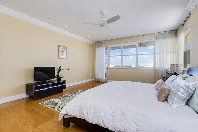 Building Photo - 3430 Galt Ocean Dr