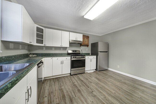 Building Photo - 307 Rice St