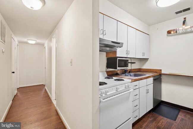 Building Photo - 123 W Conway St