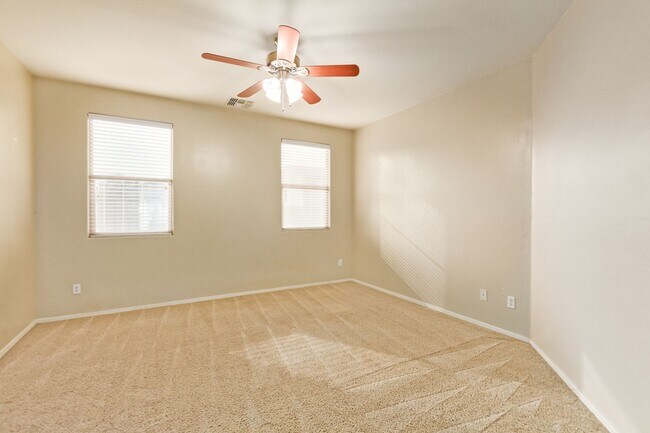 Building Photo - Attractive 3 bed, 2 bath home