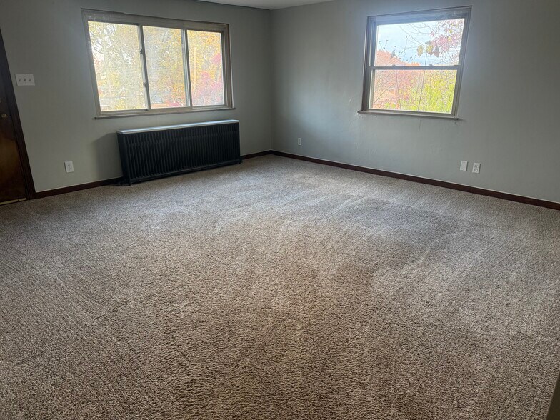 LIVING ROOM - 2 Hodgkiss Dr