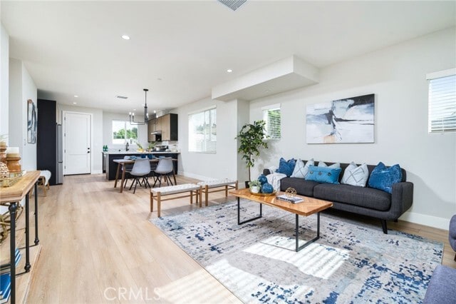 Building Photo - 798 N Amelia Ave