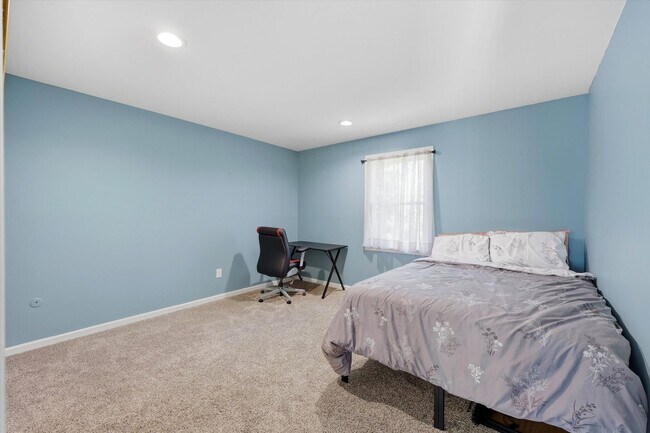 Building Photo - 3B/2.5B Single Family Home In West Chester With Private Back Yard!