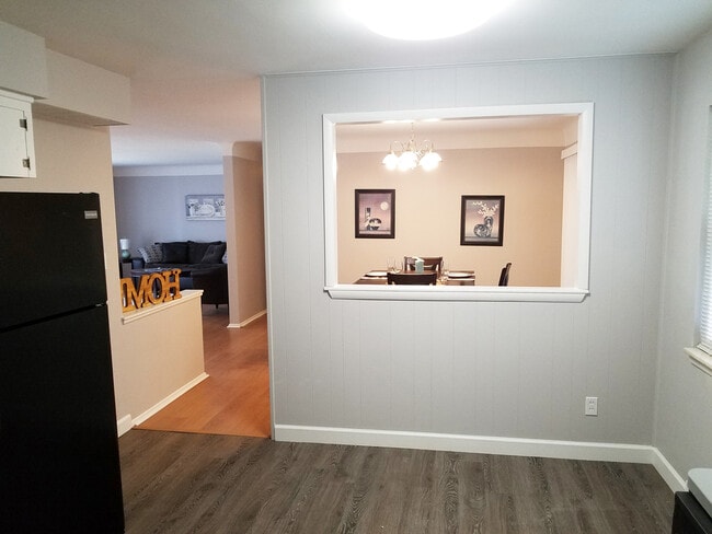 Building Photo - 3 Bed - 1.5 Bath Ranch for Rent in Richmond Heights!