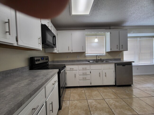 Building Photo - 1708 Kenyon St