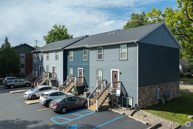Building Photo - Main St. Properties