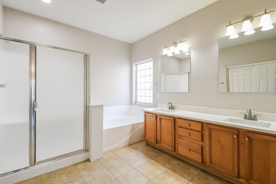 Building Photo - 3441 E Baranca Ct