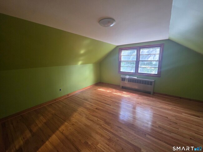 Building Photo - 26 Cumley St