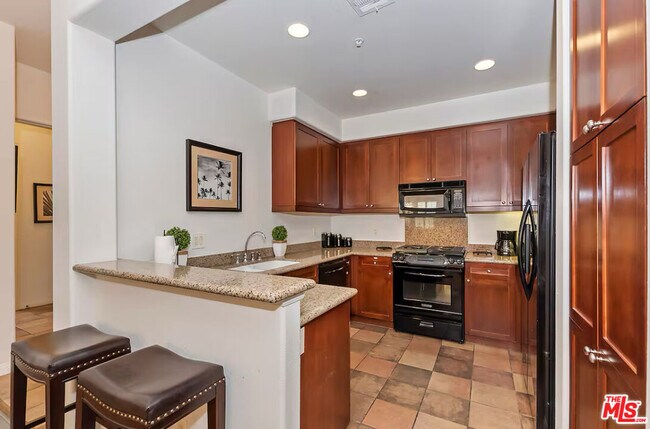 Building Photo - 48573 Classic Dr