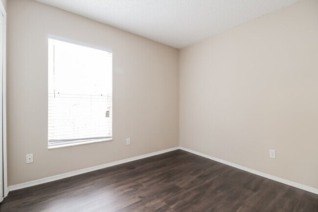 Building Photo - 2230 Justin Ave