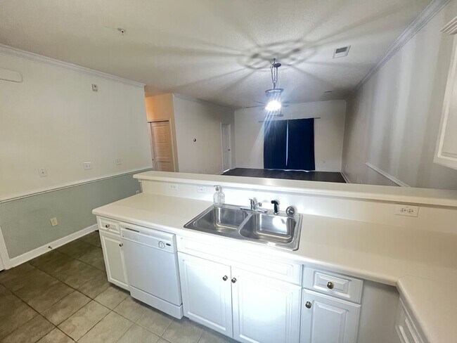 Building Photo - First Floor, 2 Bedroom, 2 Bath Condo with Screened Patio! Community Pool! Available Now!