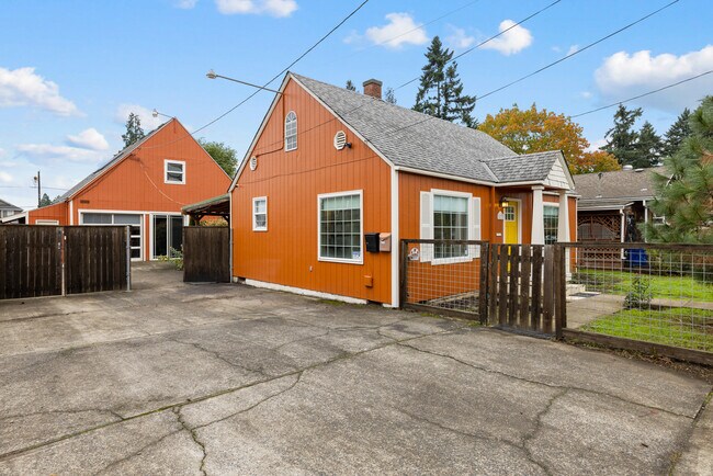 Building Photo - 5737 SE Harold St