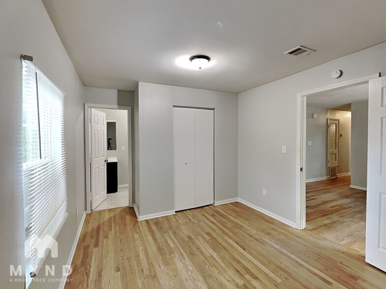 Building Photo - 829 Bonneville Terrace NW