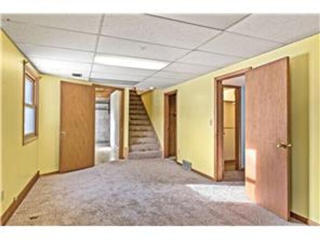Building Photo - 6015 Aspen Rd