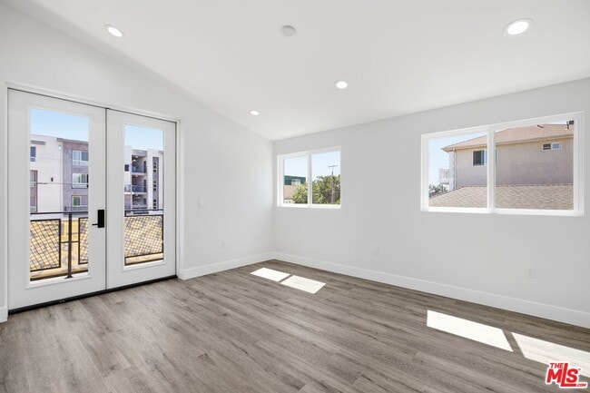 Building Photo - 11611 Burbank Blvd