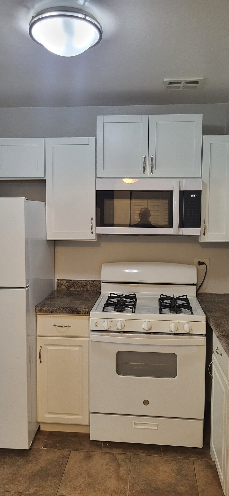 Kitchen - 16W470 Lake Dr