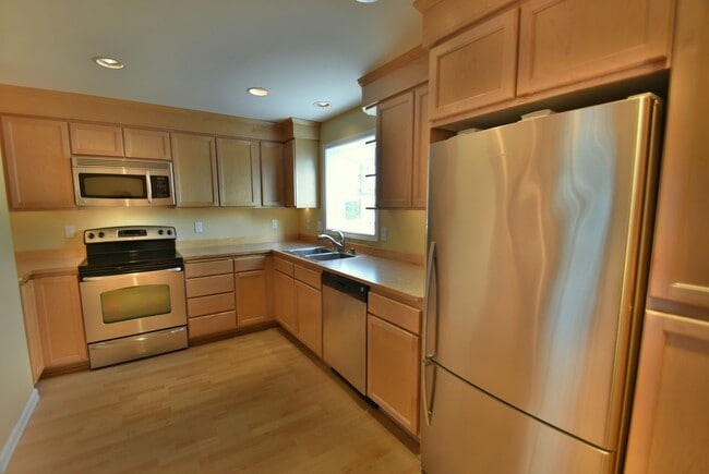 Building Photo - 2Bd/1.5Ba Edmonds Condo